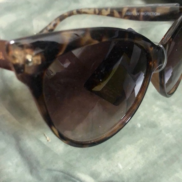 Carlos Falchi NEW catprint style Sunglasses main image 7